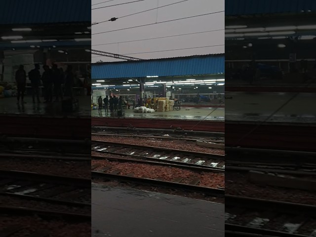 आखिर इस महिला कांस्टेबल ने ऐसा किया गया जो सब हैरान हो गए? #vimyn #station #train #travel #shorts