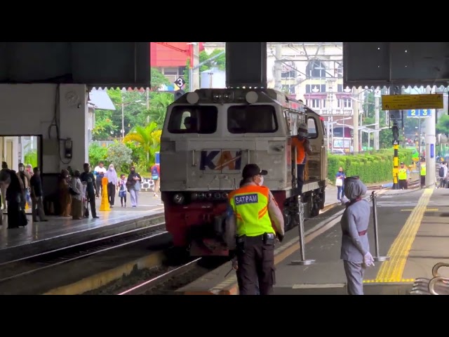 Mari Menonton KA Pangrango di Stasiun Bogor (plus langsiran lokomotif) [4K HDR]