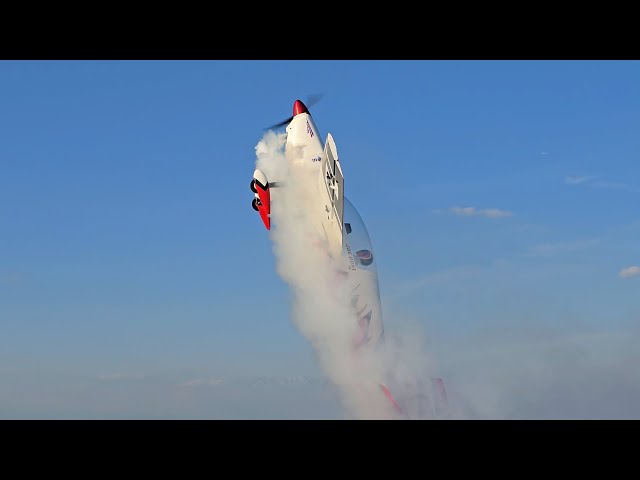 FrSKY & the Extreme Flight Edge 540 104" Smokin'! -- video by ALVIN