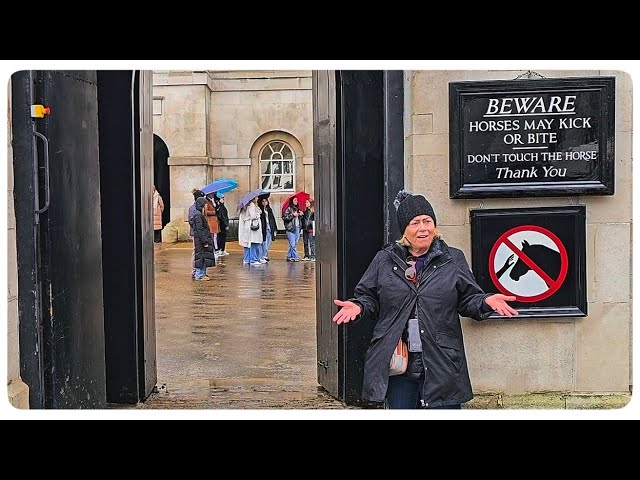 WHERE ARE THE HORSES? Tourists Confused as Horses are Removed and Boxes Empty at Horse Guards!