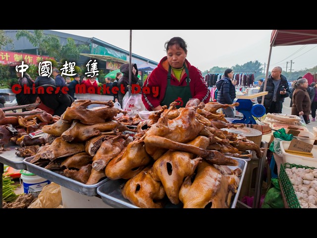 Traditional market that Chinese elderly people love to visit lively, fun and relaxing.Morning Market