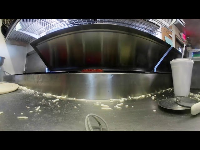 Making pizza in 360 - @lilanthonyspizzafla