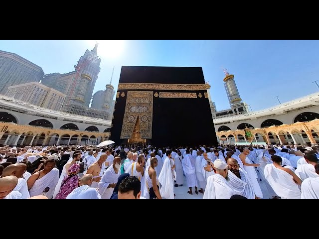 Umrah in 4K 360 View. Tawaf of Kaaba at Masjid al-Haram, Mecca