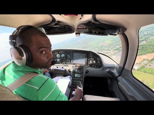 Commercial maneuvers part5 in a G1 cirrus sr22 Power off 180 #cpl #cirrussr22 #aircraftlanding