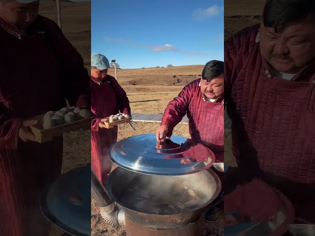 Mongolian Enke cooks meat outdoors on the grassland! #camping #cooking #village #mongolia