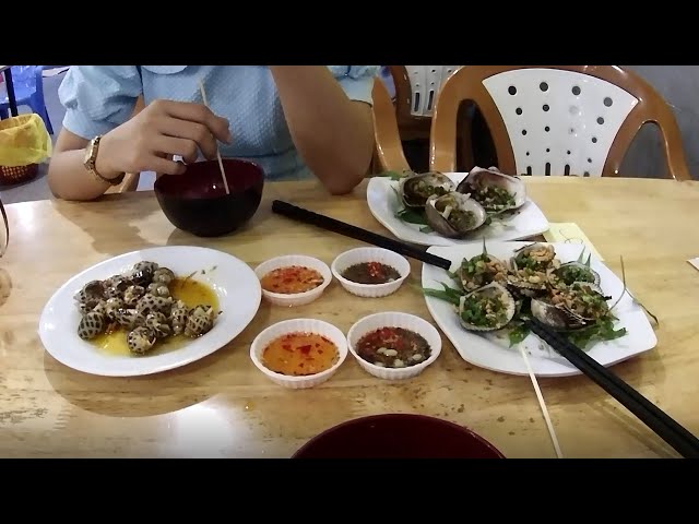 We Eat Delicious Snails In Vietnam For Only 6 USD