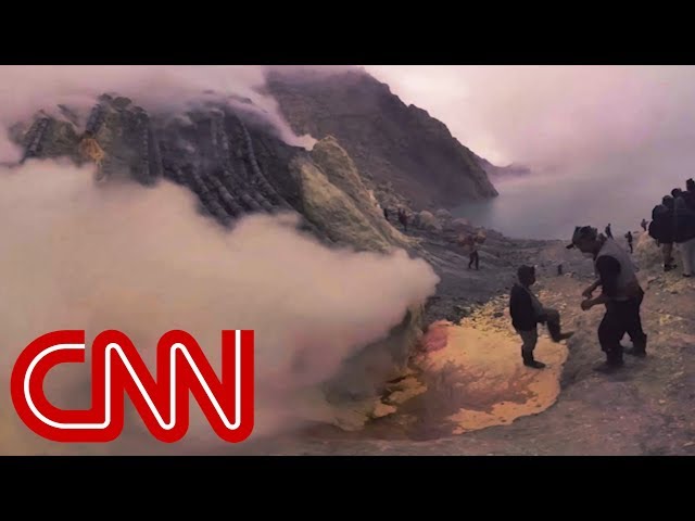 What it's like to work in a volcano - 360 Video