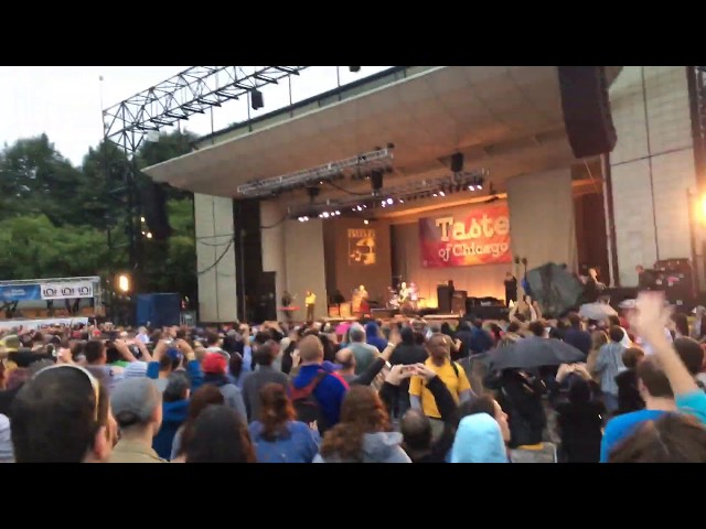 Weezer live in Chicago