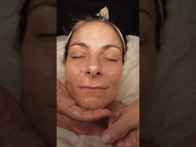 ⚪️ Skin Care ASMR Oil Facial🧴 #estheticianlife #skincareasmr #skincaretips