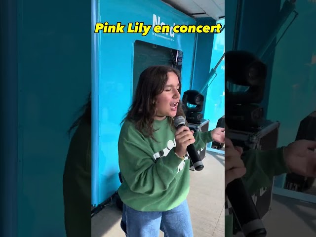 Pink Lily chante Quoicoubeh en Concert !  #pinklily