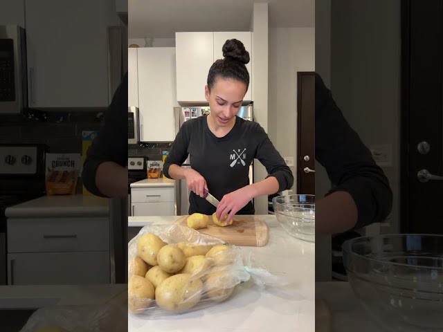 🥔 Hannah roasts gold potatoes 🥔