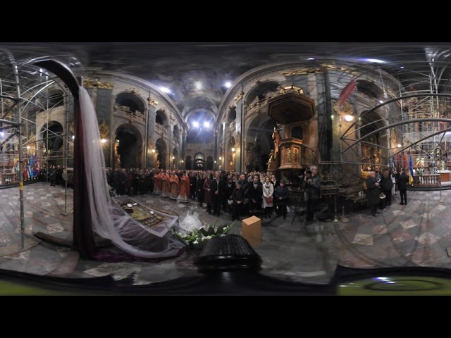 360° Video: Midnight Easter Liturgy, Ukraine 2017