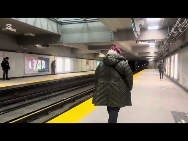 Montreal Metro: BERRI-UQAM STATION on Saturday Evening |Trạm Beri-UQAM Thứ Bảy| February 01st, 2025