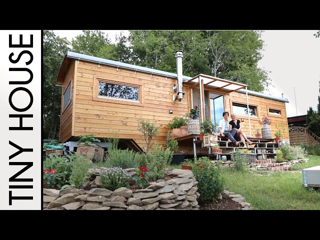 Ein Tiny House zum verlieben - Susa und Savvas zeigen ihren "Wohlwagen"