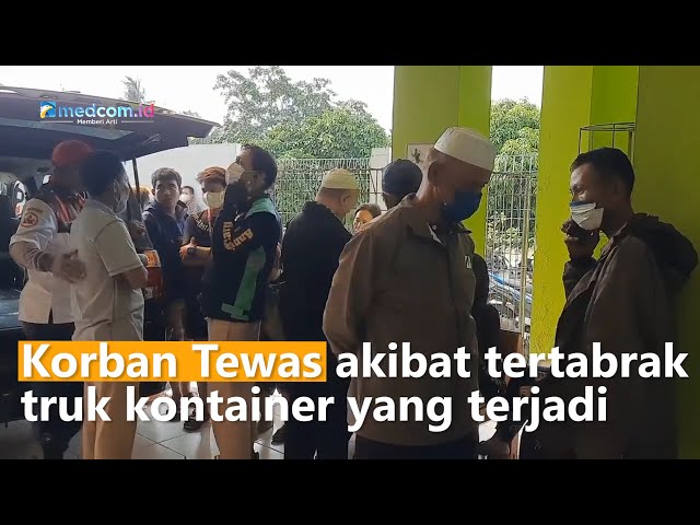 Isak Tangis Keluarga Korban Kecelakaan di RSUD Kota Bekasi