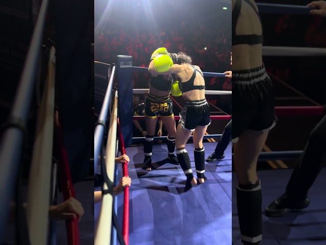 A great round from both women in this Muay Thai fight