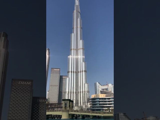 Majestic Heights: A Stunning View from the Burj Khalifa