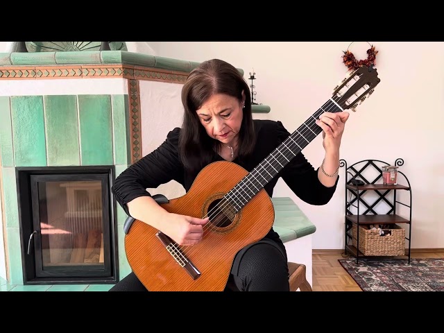 Prelude (BWV 996) - J. S. Bach (played by Lucia Egger-Kutschmann)