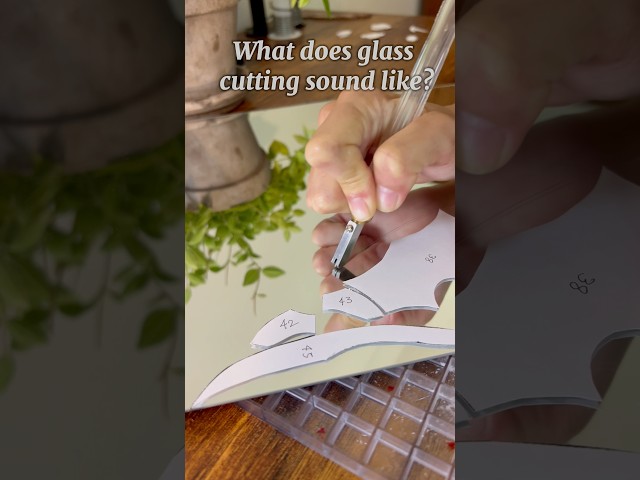 What does glass cutting sound like? |ASMR Sounds 🎶 #StainedGlass #GlassCutting #satisfyingsounds