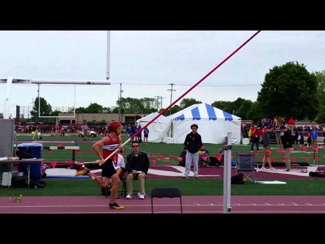 Ben Ose of Eden Prairie sets the Minnesota State Meet Record in the Pole Vault with 15'8"