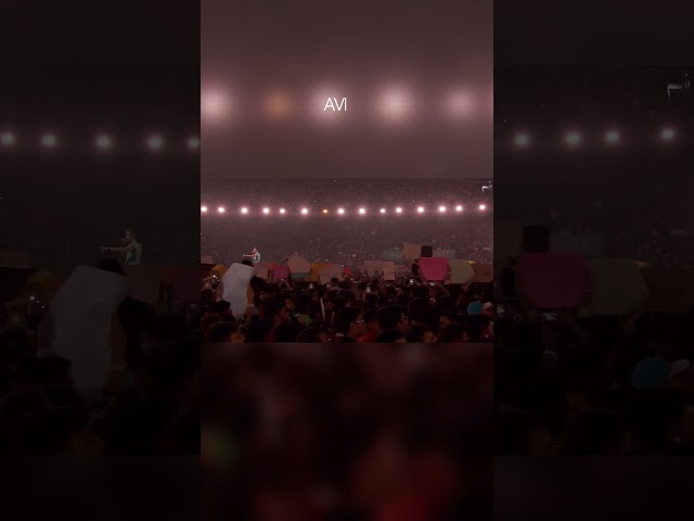 @coldplay sending love to @avicii during their show in Ahmedabad. #coldplay #music #love #avicii