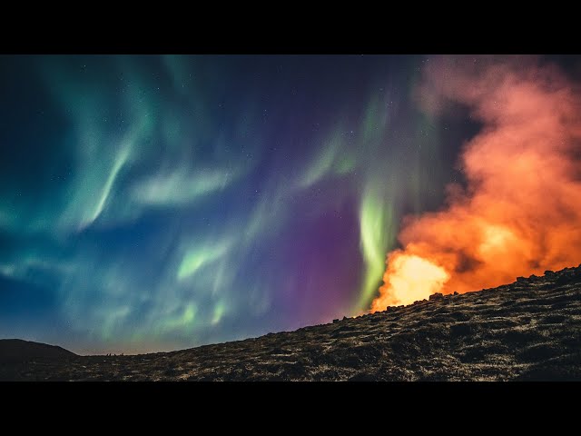 Volcano smoke & Northern Lights - Time lapse with Audio - 4K