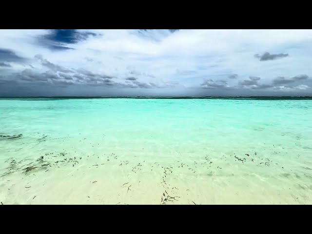 Beach walk @  LUX* South Ari Atoll