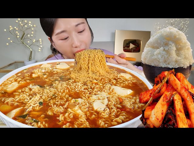 ASMR ☃눈내리고 추울땐 역시 라면에 밥말아먹어야죠 순두부 진라면 총각김치 밥 리얼먹방 :) Soft tofu ramen Kimchi MUKBANG