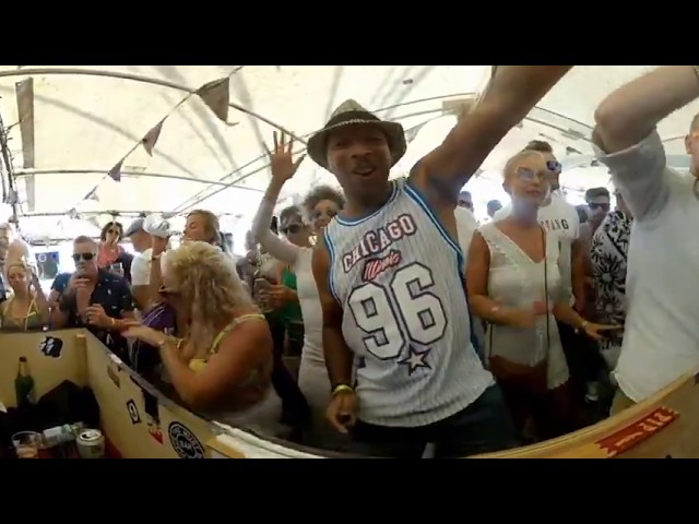 Roger Sanchez Suncebeat 9 Classic House Boat Party in 360. Drag finger or mouse to rotate the view