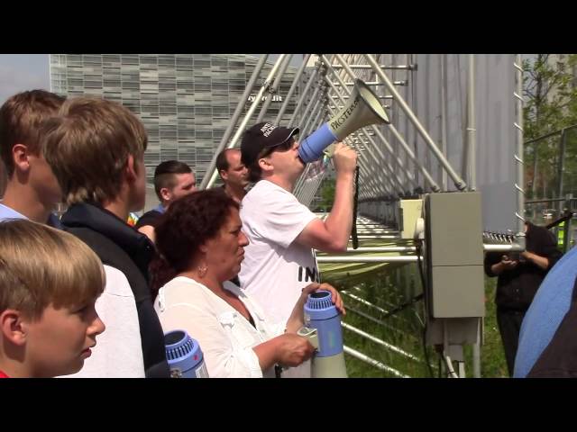 Bilderberg 2014: Jakob and Charlotte Bjørn Poulsen on the bullhorn (HD)