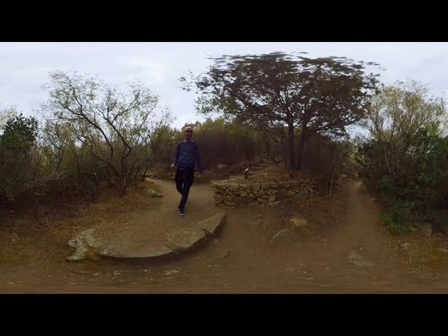 Promenade en réalité virtuel 360 ° sur le sentier des Pozzi autour de la tour de Campomoro en Corse