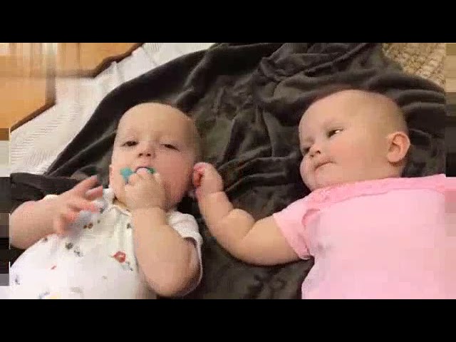 Best Videos Of Funny Twin Babies assembling – happy moments