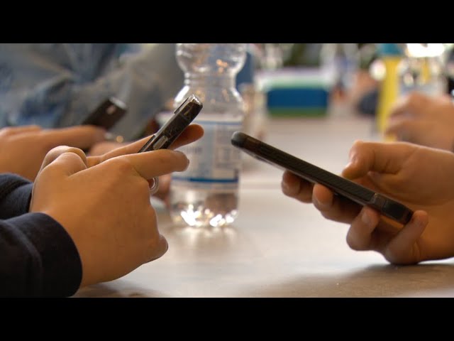 Jeugdjournaal: géén mobiele telefoons voor Ierse basisschoolkinderen