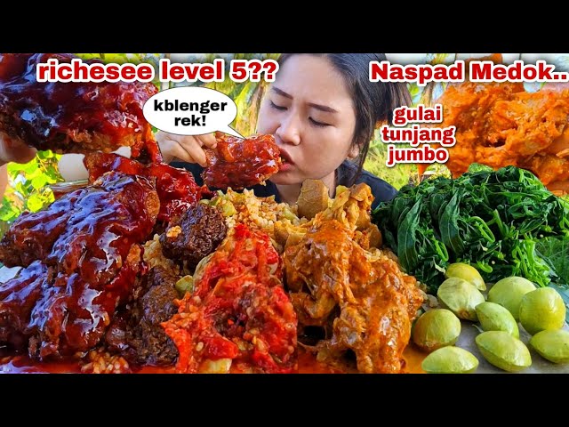 EAT SPICY RICHEESE CHICKEN, JUMBO RICE, TUNJANG GULAI, RAW LALAPAN, YOUNG JENGKOL