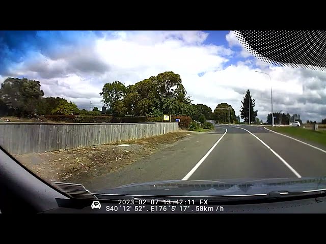 Dashcam NZ Dvk Little White Car takes on a PTS Long-Load Truck F20230207134052S