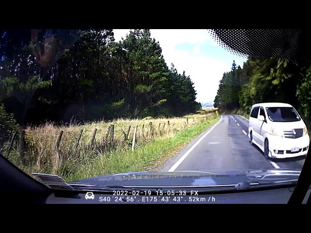 DashCam NZ oncoming in our lane Pahiatua Track