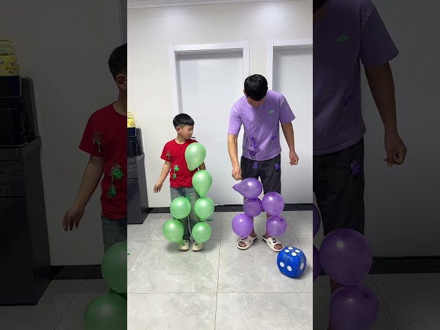 Who can finish the balloon first?# cute baby# parent-child# parent-child daily# funny# dad takes ba