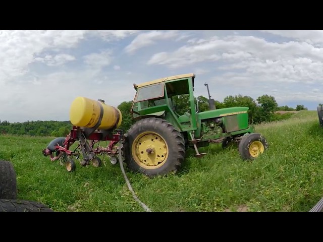 Cultivating 360° - John Deere 4020