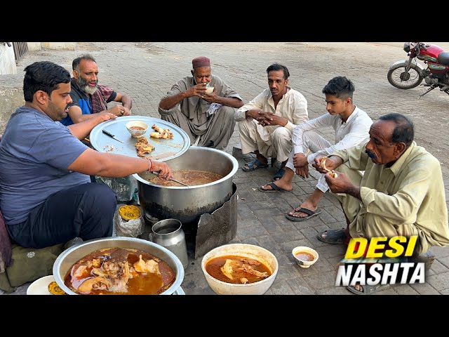 REAL CHEAP STREET FOOD BREAKFAST IN THE ROADSIDE | KALA SIRI PAYE - PAKISTANI CHEAPEST FOOD STREET