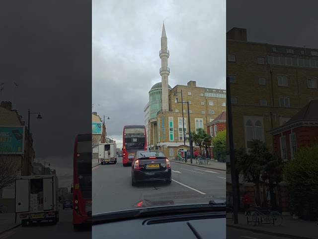 DRIVING ON KINGSLAND ROAD TO NORTH LONDON