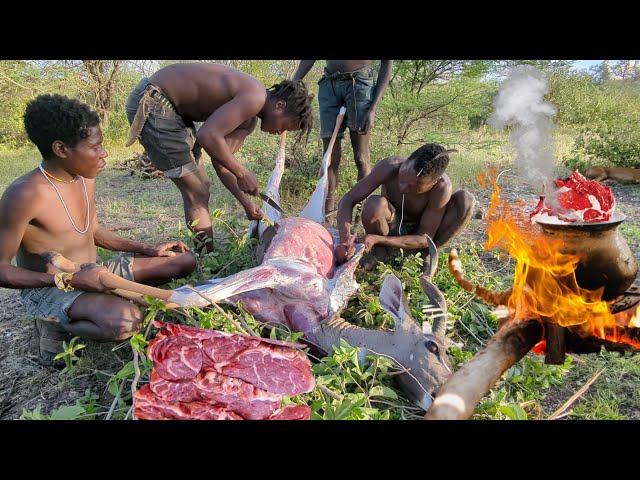 The BEST HUNTERS - Hadza tribe made it again, successful HUNTING HUGE ANTELOPE for Family