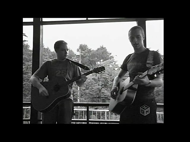 Coldplay performing Don't Panic (acoustic) live at Japan in 2000 + Interview