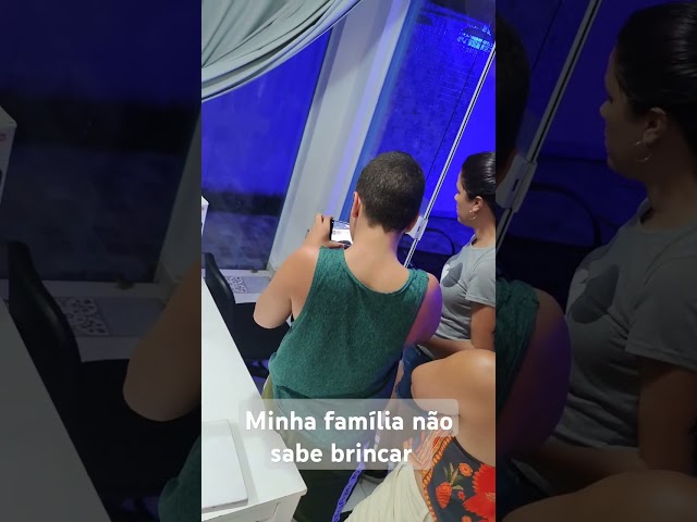 O sapinho só queria brincar kkkk #funny #funnyvideo #engraçado #sapo