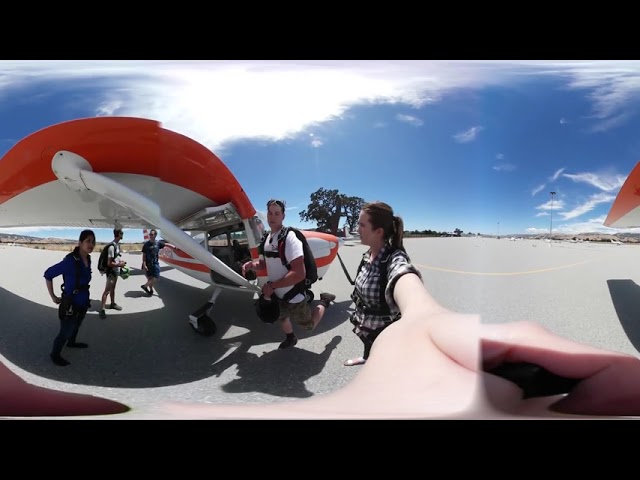 Sky diving | hot girl doing skydiving | skydiving 360 angle