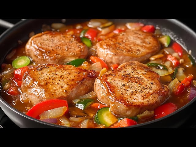 So tasty, you can't stop eating it! Pork with vegetables in a savoury sauce!