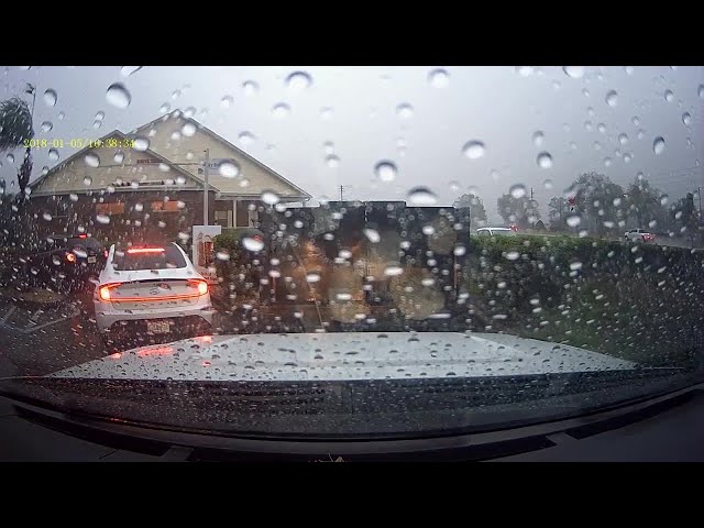 Terrifying video shows tornado damaging Ocala restaurant as man screams in car