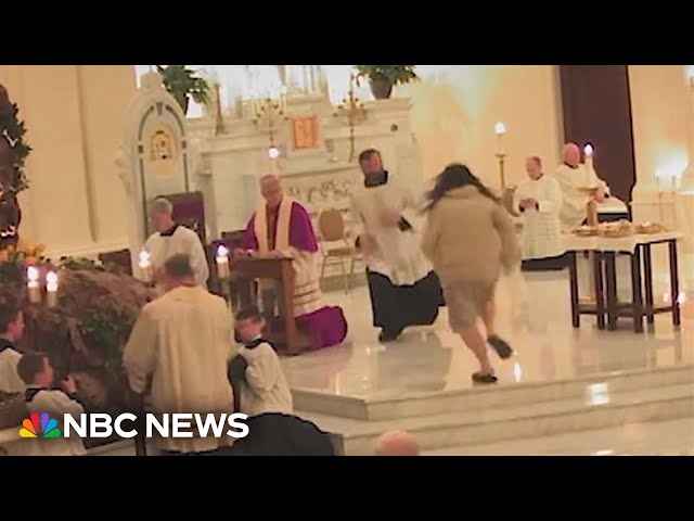 Video shows man attack priest during Washington prayer service