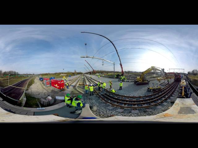 360 video: Inserting railway switches using hydraulic jacks (U-centraal)