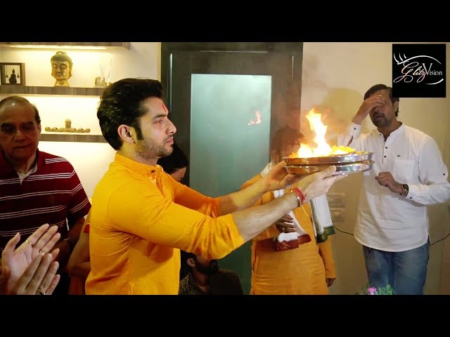 Sharad Malhotra's Ganpati Puja & Aarti at home | Exclusive