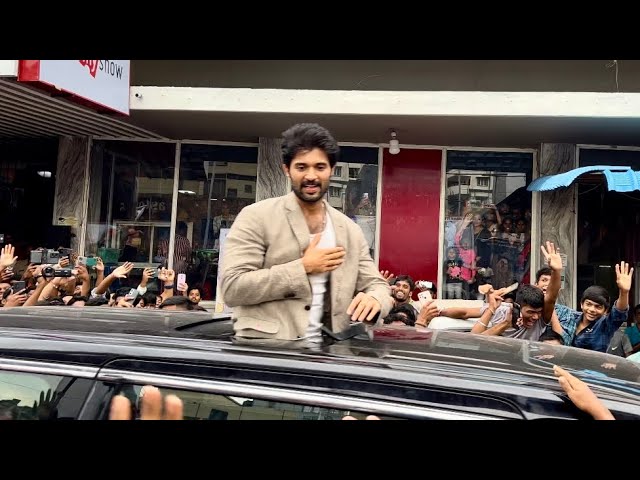 Hero Vijay Deverakonda Watching Movie at Sandhya 70mm Theatre Rtc X Roads Hyderabad#Kushimovie2023